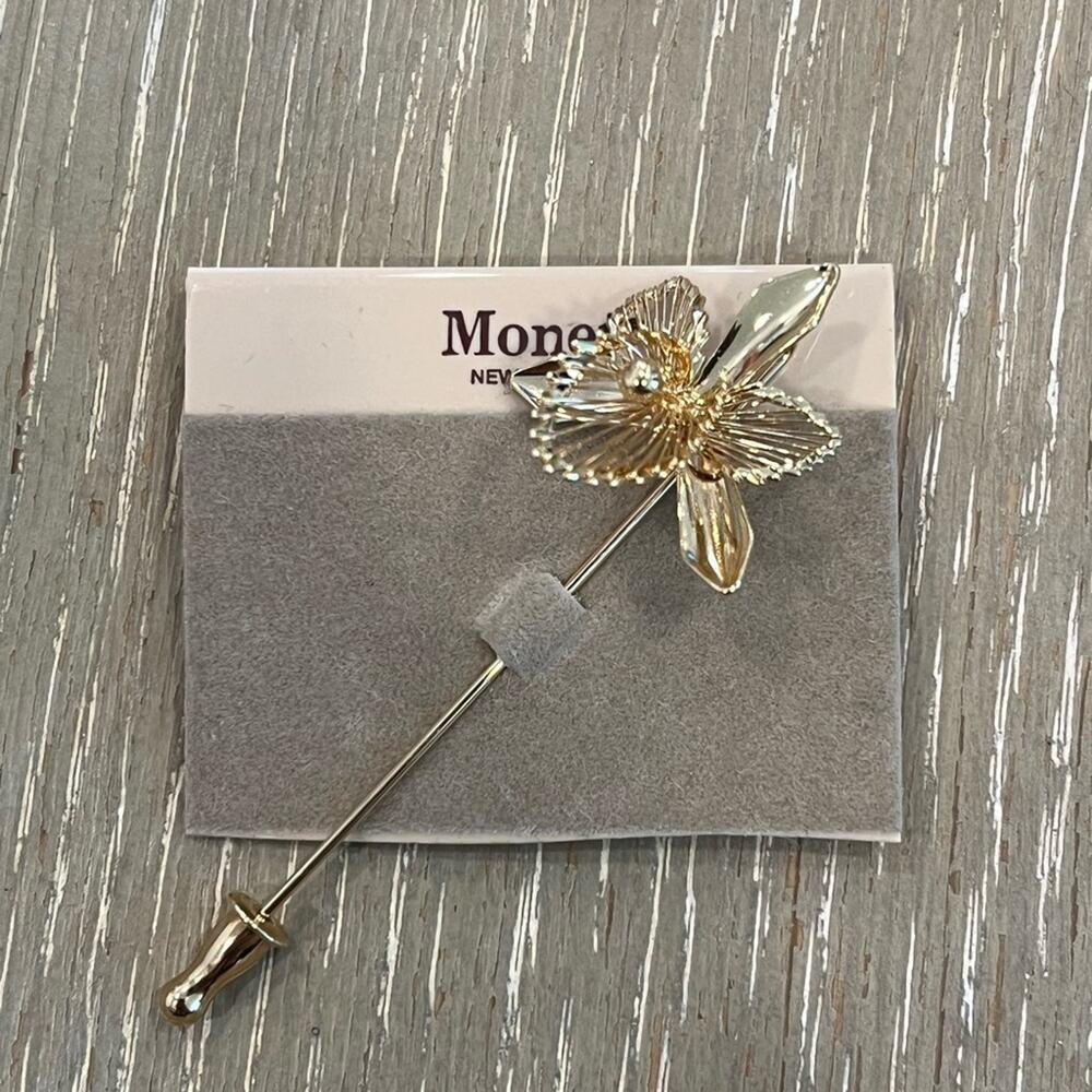 Monet brooch